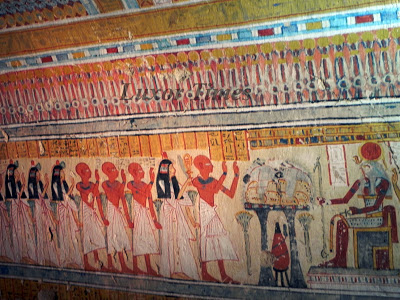 Uma tumba Ramséssida em Luxor. Disponível em . Acesso em 03 de janeiro de 2014.